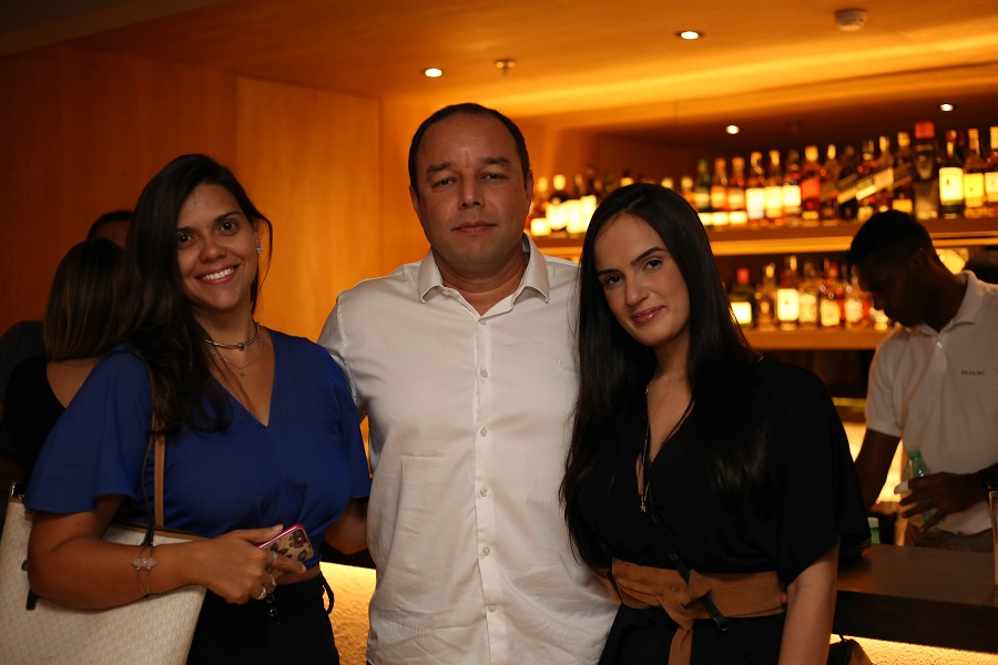 Natália Coelho, Léo James e Beatriz Cruz               